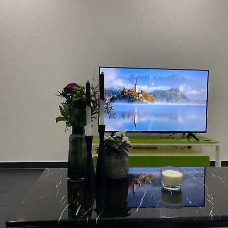 2 Zimmer Wohnung Zur Taegliche Miete Хехинген Экстерьер фото