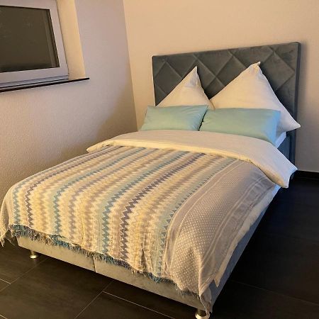 2 Zimmer Wohnung Zur Taegliche Miete Хехинген Экстерьер фото